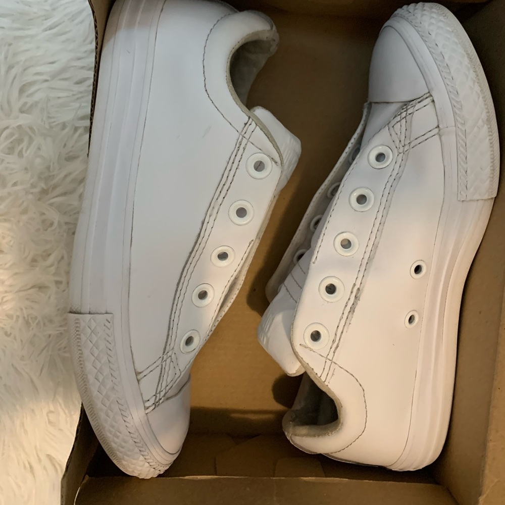 White converse - Picture 2 of 6